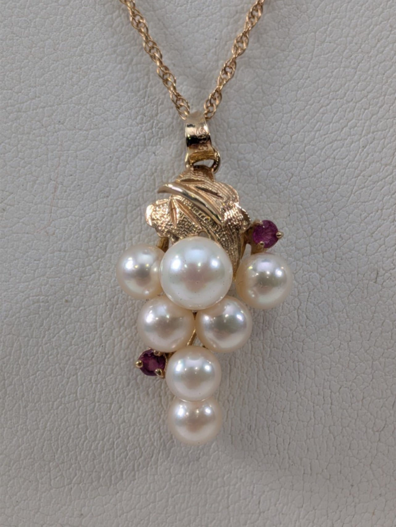 14K Yellow Gold Pearl Necklace – Elegant necklace featuring a lustrous pearl pendant.