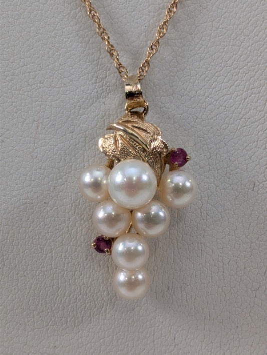 14K Yellow Gold Pearl Necklace – Elegant necklace featuring a lustrous pearl pendant.