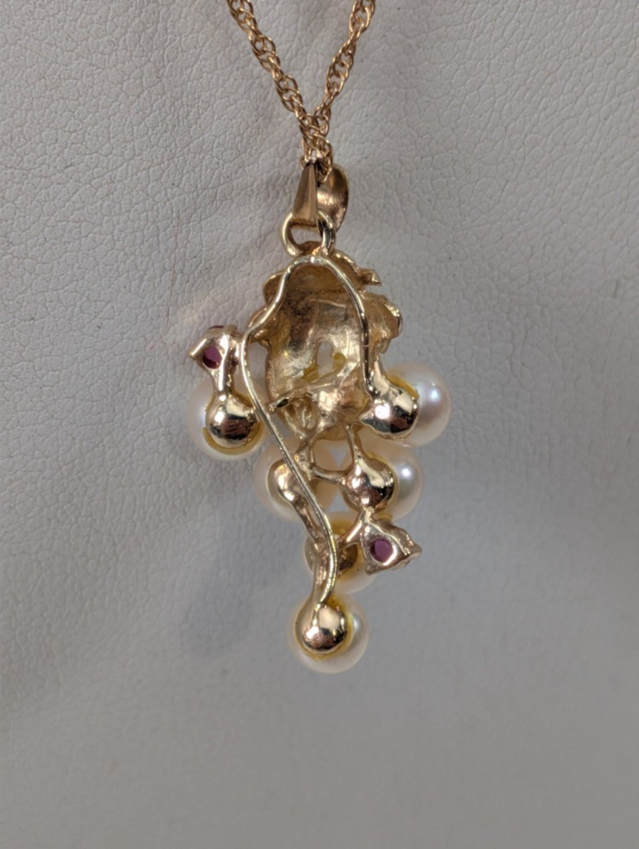 14K Yellow Gold Pearl Necklace – Elegant necklace featuring a lustrous pearl pendant.