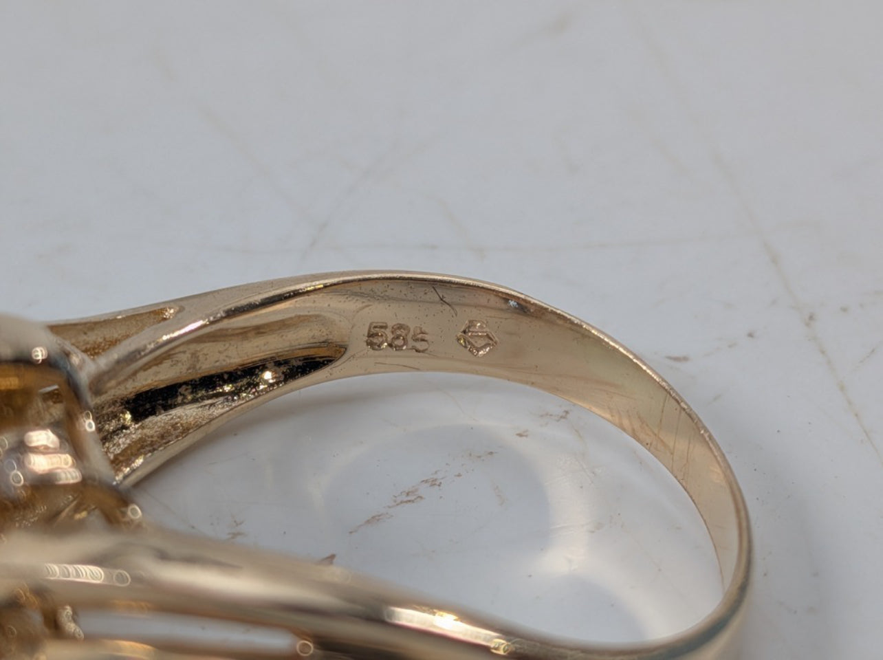 14K Yellow Gold Ring w/ Blue & Clear Stone Accents